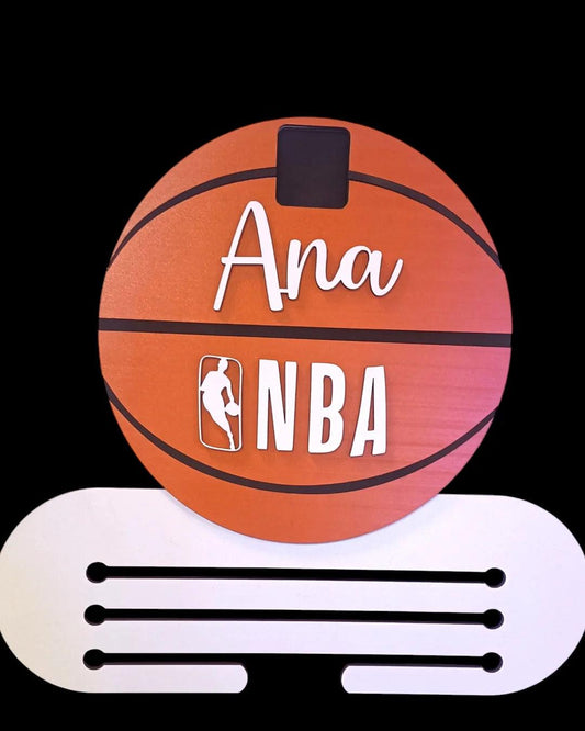 Medallero personalizado con forma de balón de baloncesto estilo NBA con nombre Ana – La Caseta de Julia