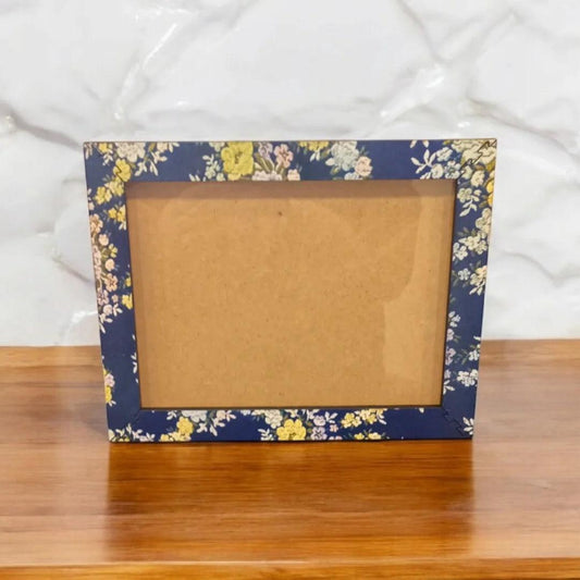 Marco de fotos personalizado con estampado floral azul – Decoración artesanal – La Caseta de Julia